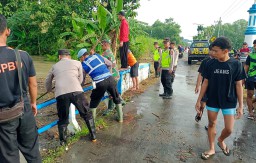 Baca juga : Polisi-TNI-BPBD-Warga Bersihkan Sampah Di Sungai Kali Ulo Magetan