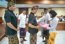 Baca juga : Wabup Suiasa Serahkan SK Pengangkatan Kepala Sekolah SD dan SMP di Kabupaten Badung