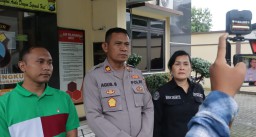 Baca juga : 2 Pembobol Bengkel Las Ditangkap Polsek Rungkut