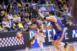 Baca juga : Bekuk Bima Perkasa 83-59, Satria Muda Rebut Puncak Klasemen