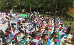 Baca juga : Warga Solo dan Jember Ada yang Lebaran Hari Ini