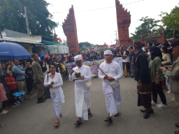 Baca juga : Perayaan Nyepi, Pawai Ogoh-Ogoh di Pura Segara Surabaya