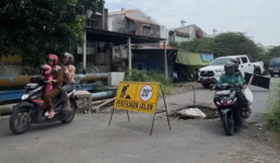 Baca juga : Bupati Sidoarjo Subandi Tinjau Jembatan Ambrol di Desa Banjarsari, Sidoarjo
