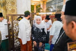 Baca juga : Satu Abad Syaikhona Kholil Bangkalan, Gubernur : Beliau Ulama Besar Inspirator Lahirnya  NU