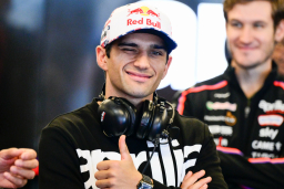 Baca juga : Jorge Martin Diragukan Bisa Bersaing di MotoGP Qatar 2025