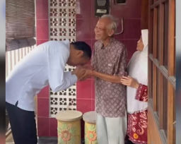 Baca juga : Bantah Ijazah Palsu, Jokowi Berkunjung ke Dosen Pembimbing Semasa Kuliah di UGM