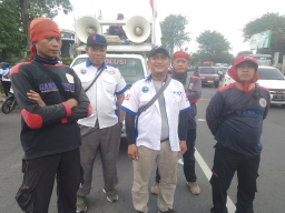 Baca juga : Peringatan Hari Buruh, Elemen Buruh FSPMI Turun ke Jalan