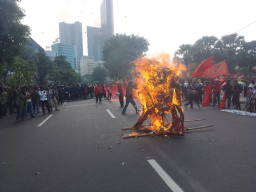 Baca juga : Mahasiswa Ikut Memperingati May Day di Grahadi Surabaya