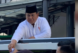 Baca juga : Presiden Prabowo Bagi-bagi THR Usai Salat Iduladha, Jokowi Makan bareng Warga Solo