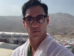 Baca juga : Pengalaman Spiritual Afgan Ibadah Haji Pertama Sendiri