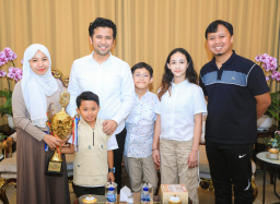 Baca juga : Plt Gubernur Jatim Beri Hadiah Tablet dan Tas Sekolah Untuk Anak Ajaib Bojonegoro Juara Olimpiade Matematika di Thailand