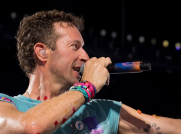 Baca juga : Chris Martin Tak Sengaja Bongkar Perselingkuhan Direkrut Perusahaan Teknologi di Konser Coldplay