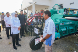Baca juga : Modernisasi Pertanian Kunci Wujudkan Kedaulatan Pangan, Gubernur Khofifah Serahkan Alsintan ke-15 Gapoktan di Tuban