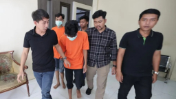 Baca juga : Diduga Peras Kadispendik Jatim Rp50 Juta, 2 Mahasiswa Diamankan Polda Jatim