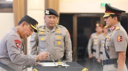 Baca juga : Pelantikan Wakapolri Komjen Dedi Prasetyo, Tugas Pertama Operasi Merdeka Jaya HUT ke-80 RI