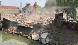 Baca juga : Pembongkaran Rumah Warga Kampung Taman Pelangi untuk Proyek Flyover A Yani Surabaya