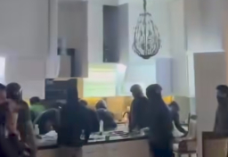 Baca juga : Rumah Eko Patrio dan Uya Kuya Dijarah Massa