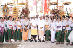 Baca juga : Bupati Badung Adi Arnawa Upasaksi Karya Ngenteg Linggih, di Pura Desa Bale Agung Desa Adat Kutuh