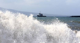 Baca juga : Waspada Gelombang Tinggi 2,5 Meter di Perairan Jatim