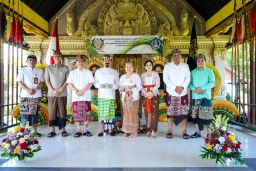 Baca juga : Bupati Badung Adi Arnawa Serahkan Dokumen Kependudukan kepada Ida Cokorda Mengwi XIII