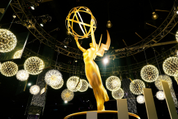 Baca juga : Isi Goodie Bag Emmy Awards 2025 Senilai Rp375 Juta