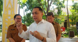 Baca juga : Pengurusan KTP dan KK Harus Gratis, Tidak Ada Biaya