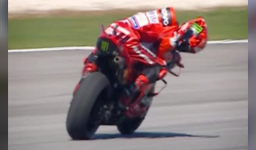 Baca juga : Penjelasan Tragedi Ban Bocor Motor Francesco Bagnaia hingga Gagal Finis MotoGP Malaysia