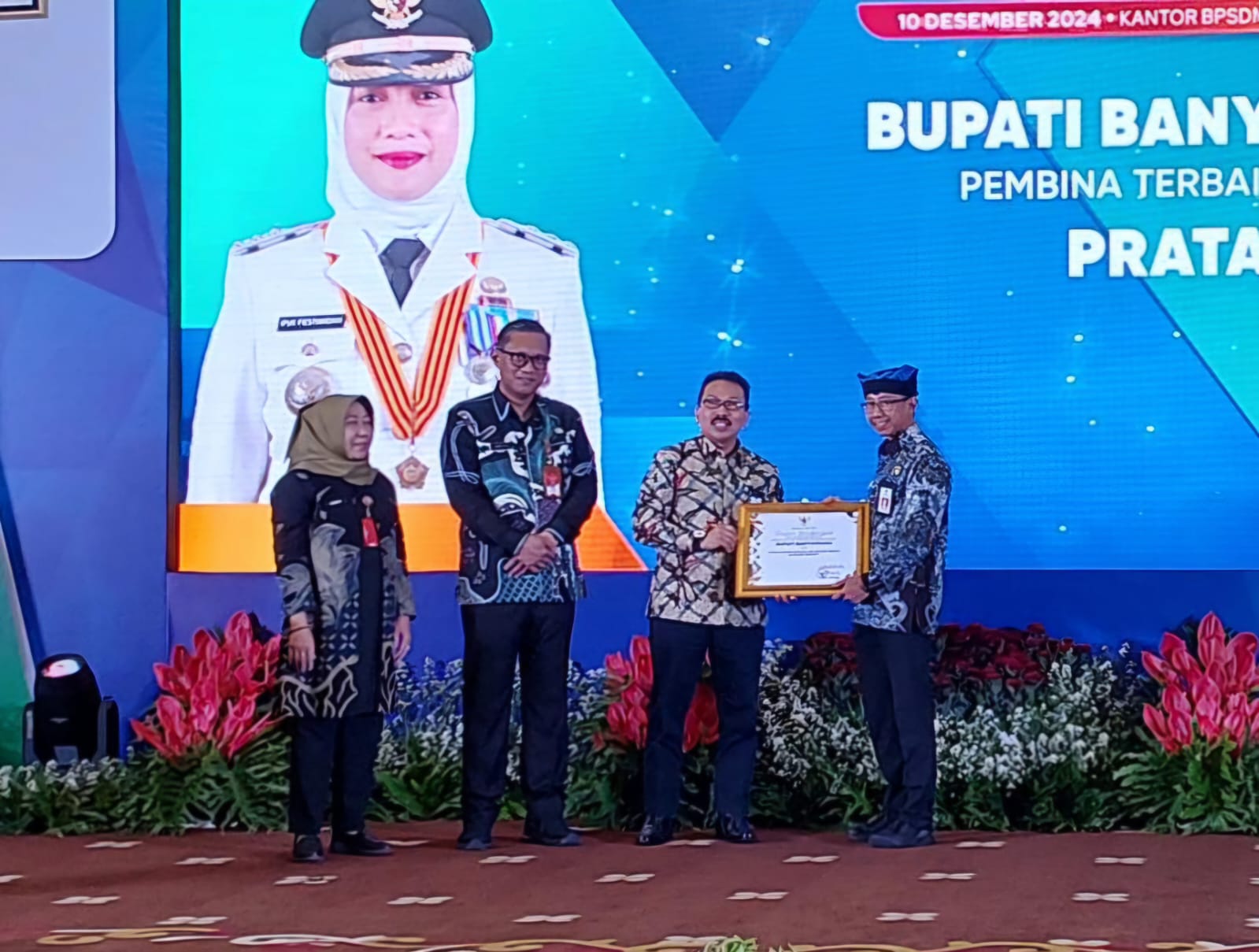 Bupati Banyuwangi Ipuk Fiestiandani Raih Penghargaan Kepala Daerah Pembina Kecamatan Terbaik