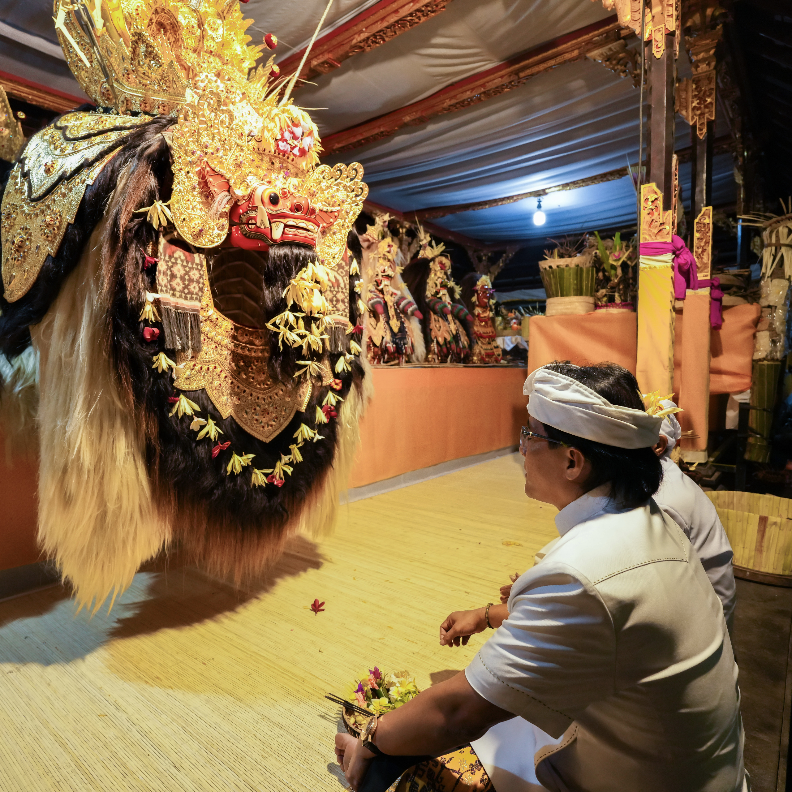 Bupati Badung I Nyoman Giri Prasta saat menghadiri upacara melaspas Tapakan Pura Penataran Agung Sekarmukti Pundung, Kamis (5/12