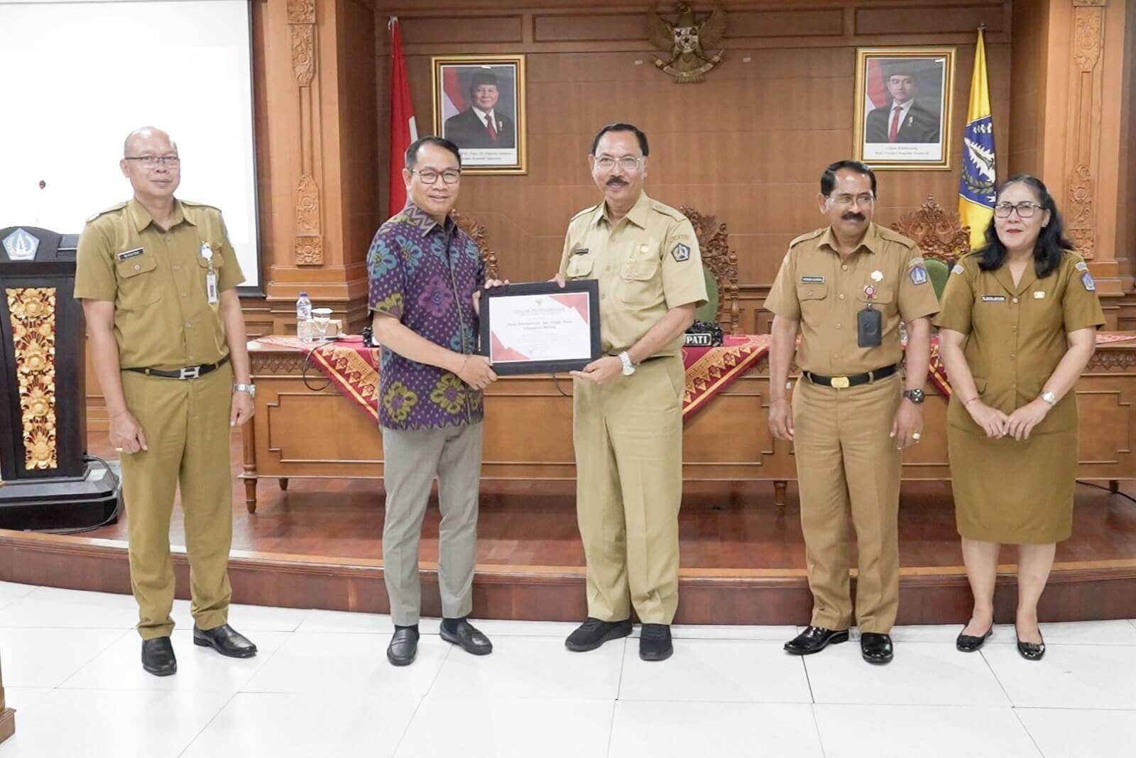 Penghargaan Terkait Hasil Pengawasan Kearsipan Internal dan Penyusutan Arsip Daerah Tahun 2024