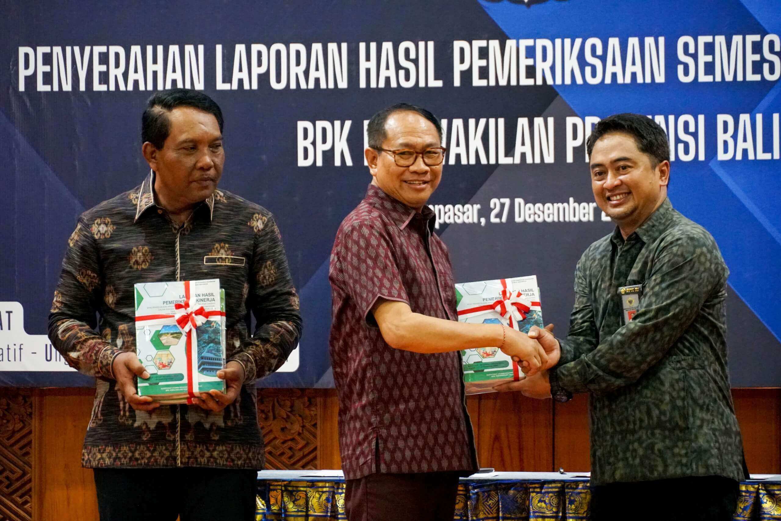 Wabup. Suiasa Terima LHP Semester II 2024 dari BPK RI Perwakilan Bali