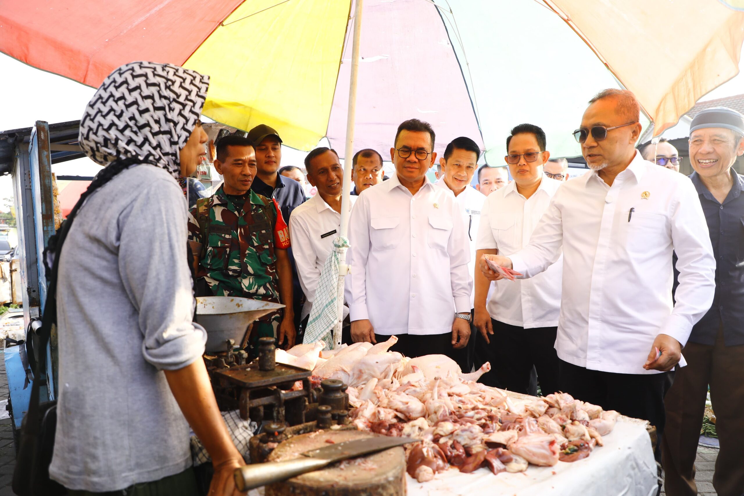 Menko Pangan serta Mendag, Pj Gubernur, Tinjau Pasar Wisata Juanda Sidoarjo Untuk Pastikan Harga Bahan Pokok Jatim Stabil dan Stok Aman