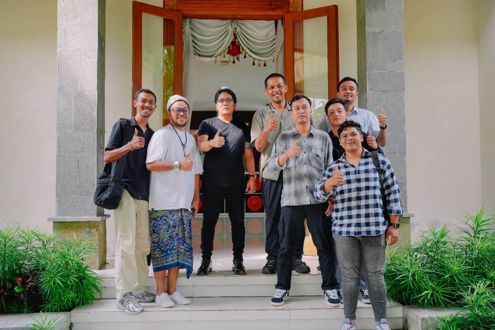 Bupati Giri Prasta Dukung Pemuda Banjar Tainsiat dalam Pelestarian Seni dan Budaya