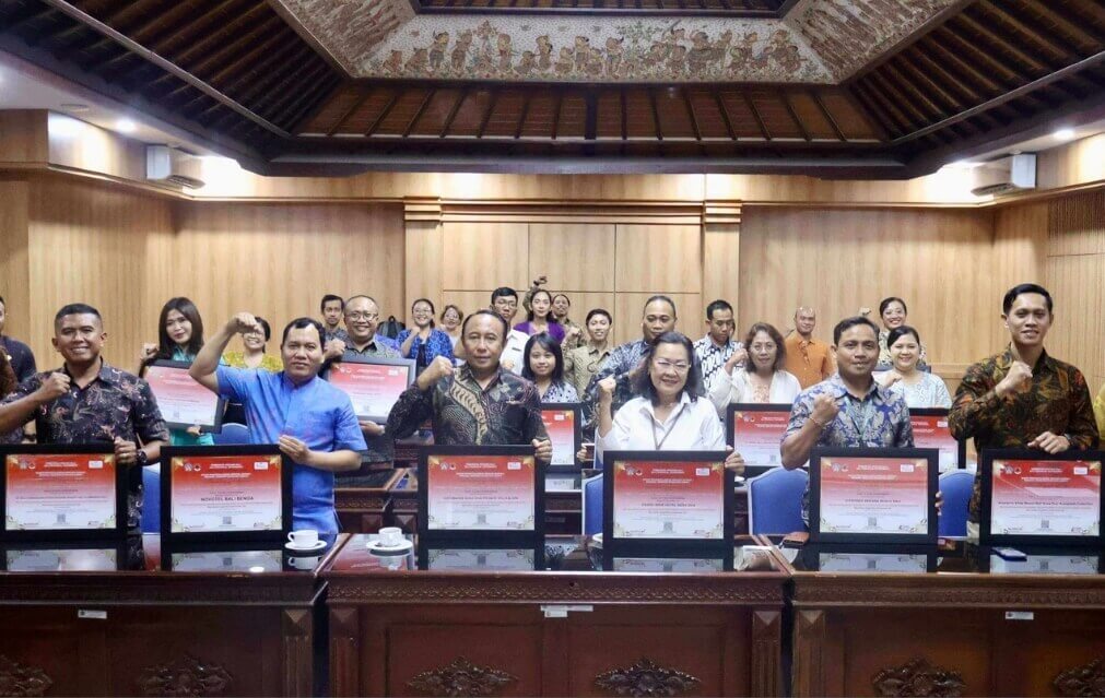 Terus Tingkatkan Kesadaran Kolektif Mitigasi Kebencanaan, BPBD Bali Serahkan Sertifikat SI-KENCANA DUTA BALI kepada 13 Hotel
