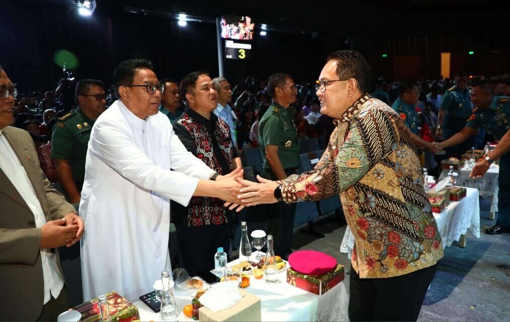 Hadiri Peringatan Natal Bersama TNI - Polri dan Masyarakat, Pj. Gubernur Adhy Gaungkan Nilai Cinta Kasih dan Perdamaian Dalam Keberagaman