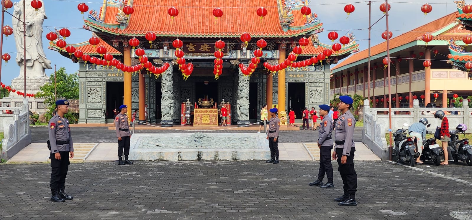 Polda Bali Amankan Ibadah Imlek di Vihara Satya Dharma Benoa