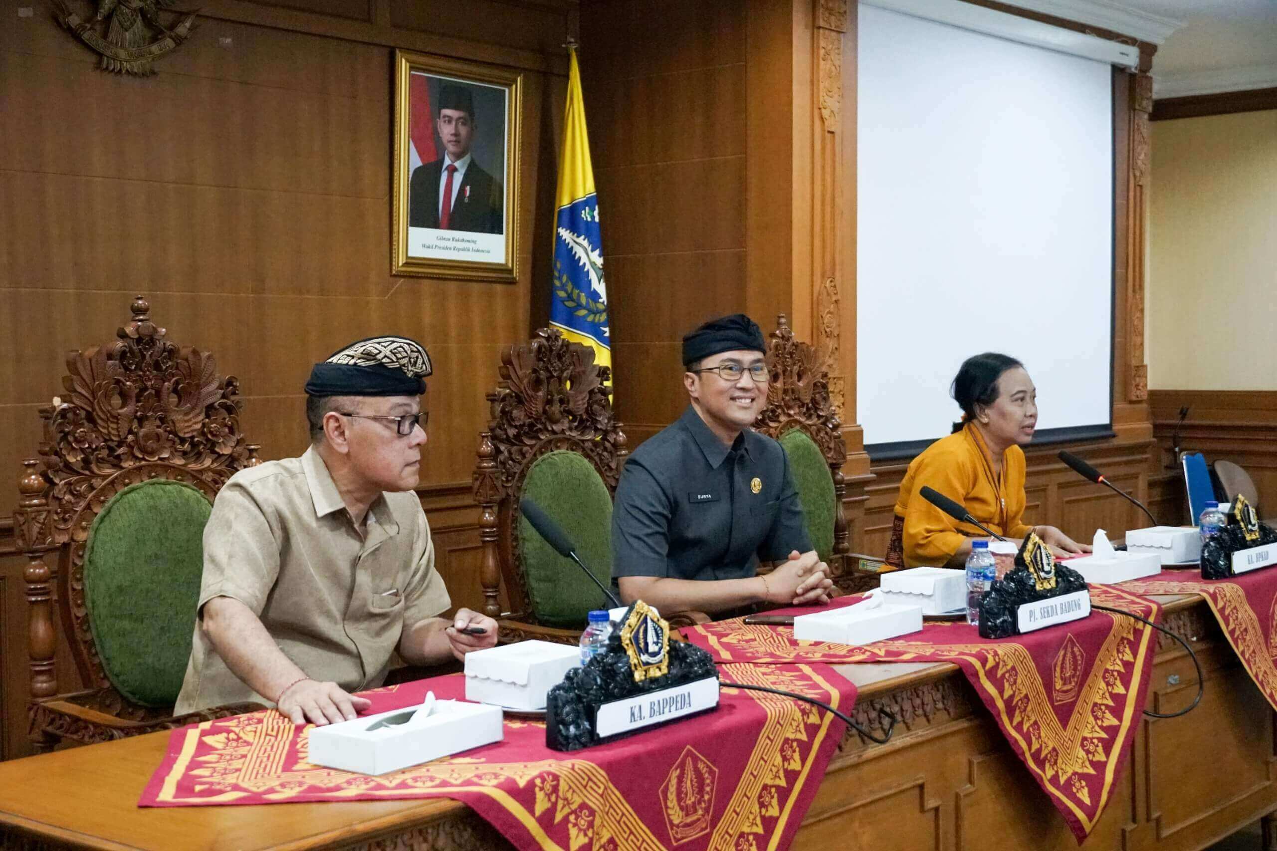 Pj. Sekda Pimpin Rapat TAPD Penguatan Perencanaan Anggaran Daerah Tahun 2025