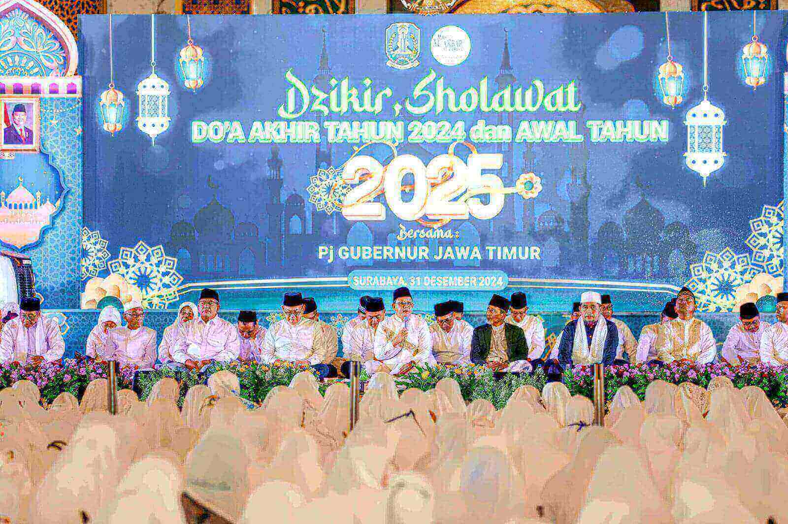 Pj. Gubernur Jatim Gelar Dzikir, Sholawatan dan Doa Bersama di Masjid Al Akbar Surabaya, Jelang Tahun Baru 2025