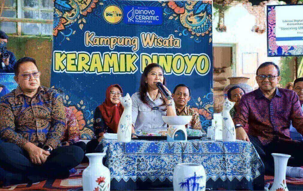 Pj. Gubernur Dampingi Kemkomdigi, Dalam Kunjungan dan Berdialog Bersama UMKM Keramik Kota Malang