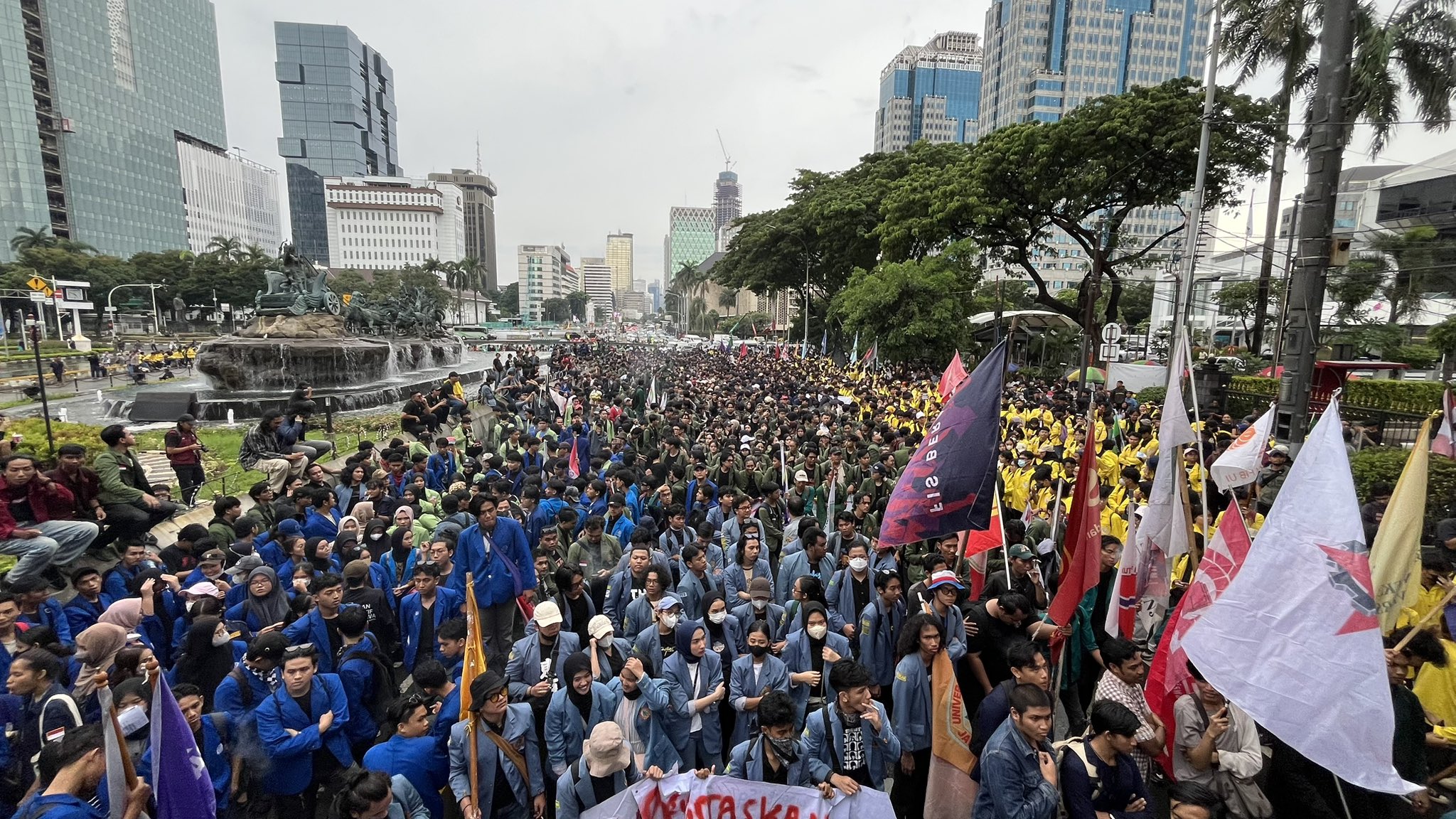 Cuti Bersama Iringi Gaung 'Indonesia Gelap'