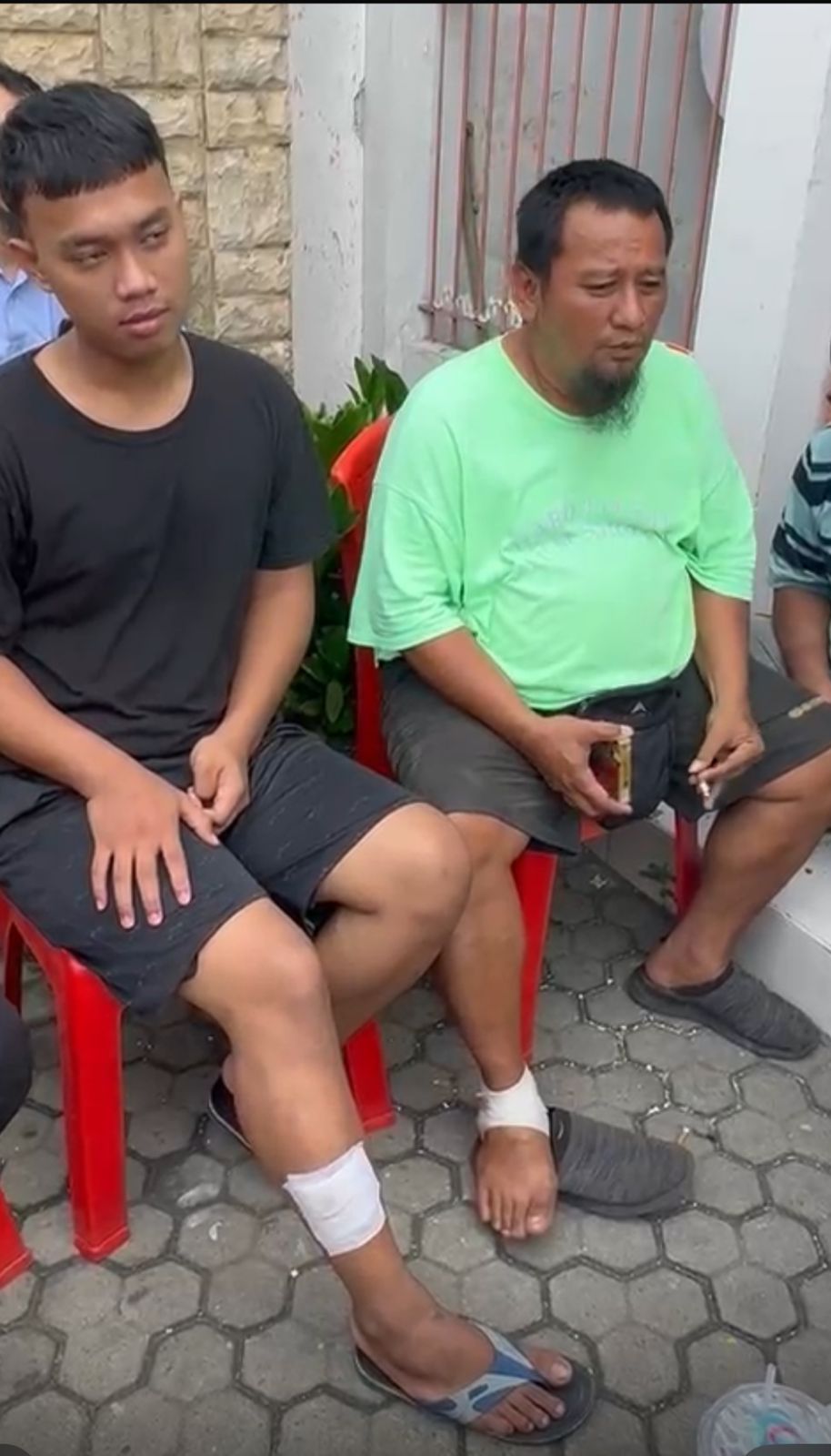 Anggota DPRD Surabaya Datangi Korban Gigitan Piton