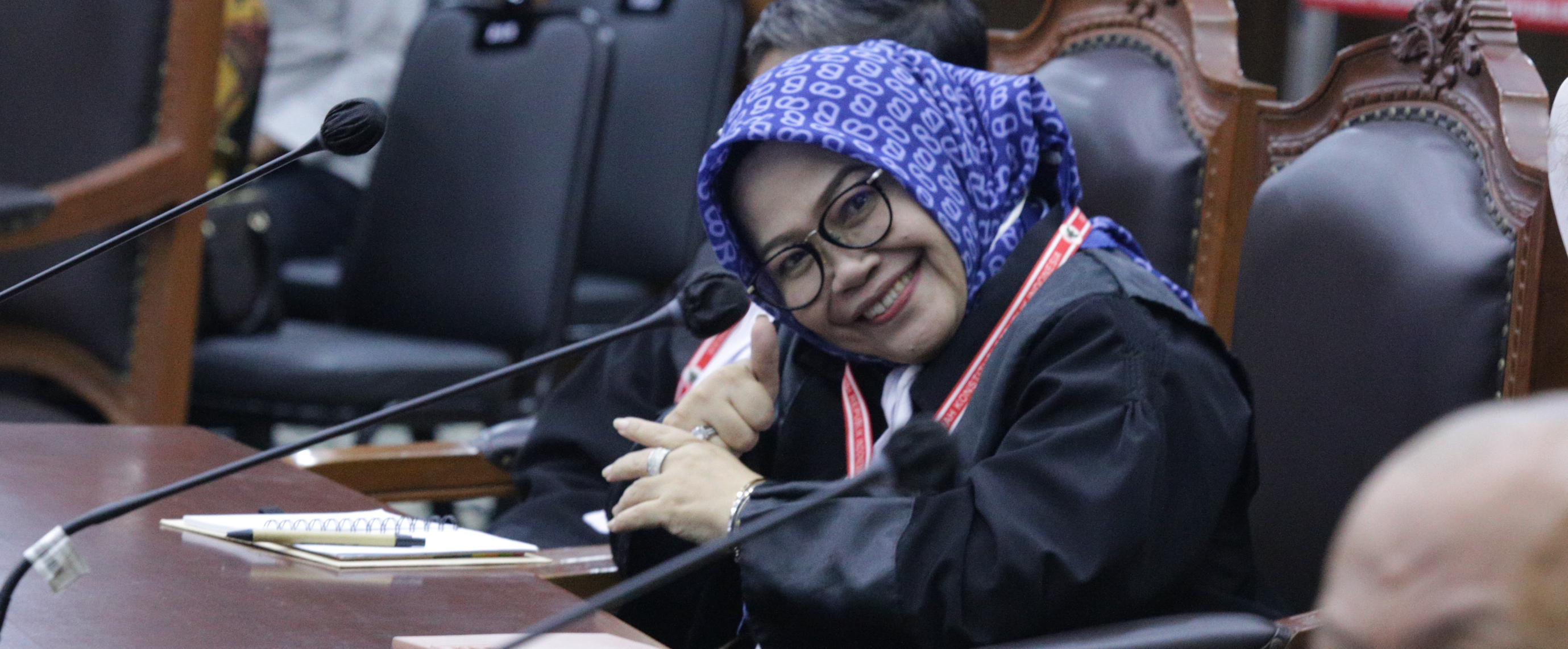 Kuasa Hukum Pemohon hadir pada persidangan Pengucapan Putusan Perkara Nomor 132/PHPU.BUP-XXIII/2025 Perselisihan Hasil Pemilihan Umum Bupati Kabupaten Tasikmalaya, Senin (24/2) di Ruang Sidang Pleno MK.