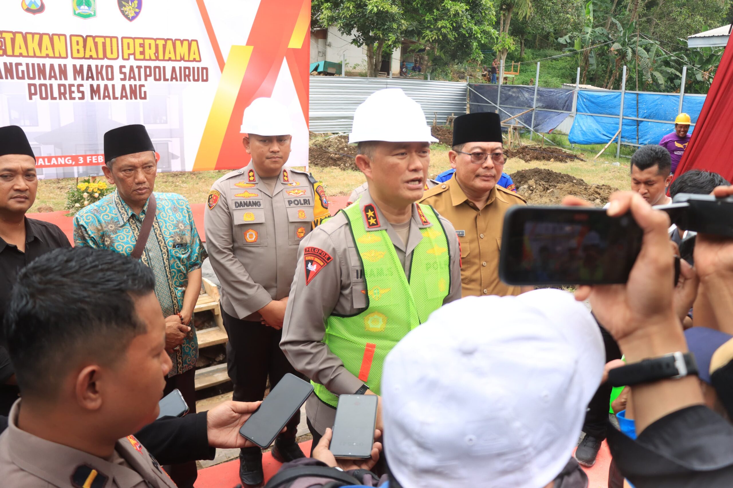 Kapolda Jatim Letakkan Batu Pertama Pembangunan Mako Satpolairud Polres Malang