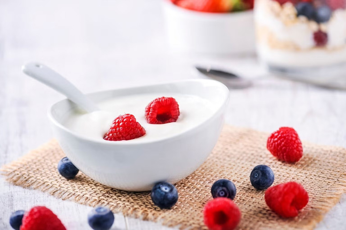 Yogurt Lindungi Peminumnya Dari Ancaman Kanker Usus