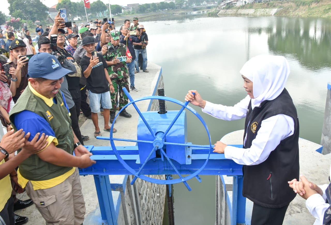Khofifah Resmikan Renovasi Dam Boreng Lumajang