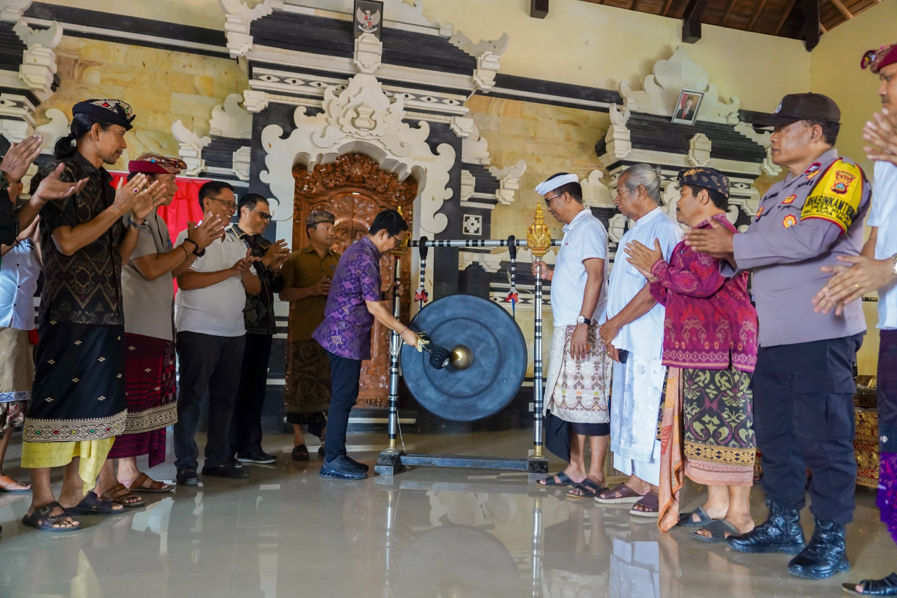 Bupati Adi Arnawa Resmikan KSP Praja Dana Jati Banjar Kaja Jati, Desa Kutuh