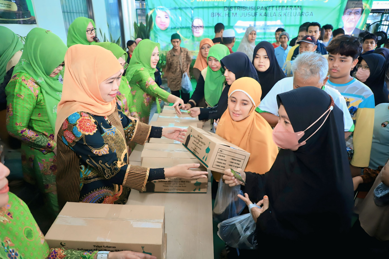 Muslimat NU Bagikan 1.000 Paket Lebaran dari Keluarga Jusuf Kalla