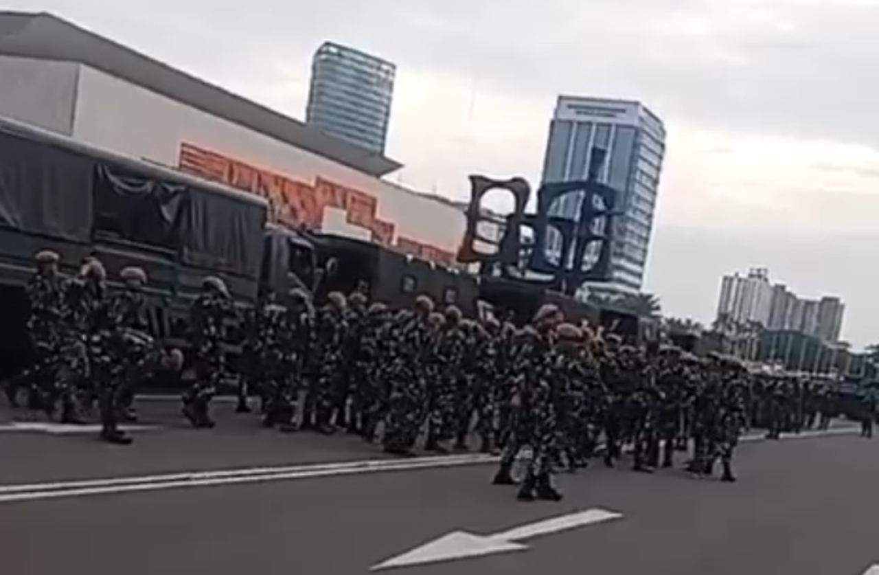 Gedung DPR Dijaga TNI-Polri Menjelang Pengesahan RUU TNI Hari Ini