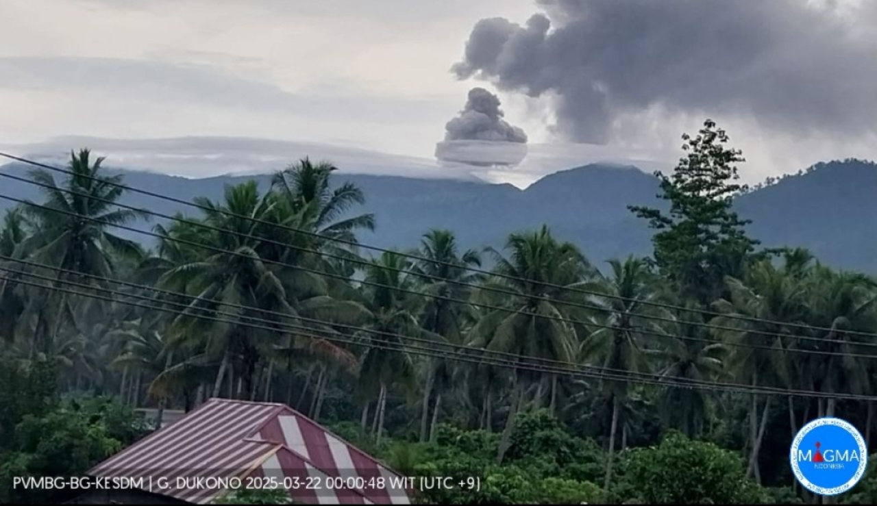 Gunung Dukono Erupsi Pagi Ini
