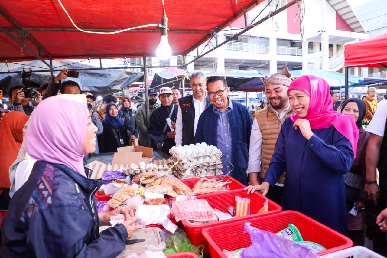 Gubernur Khofifah Pastikan Supply dan Stok Bapok Aman